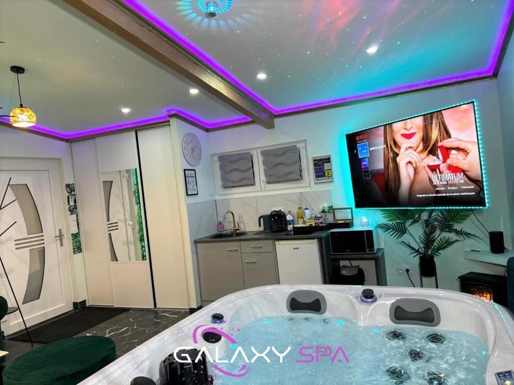 Galaxy Spa - Suite Jupiter Jacuzzi Privatif Champigneulles Екстер'єр фото